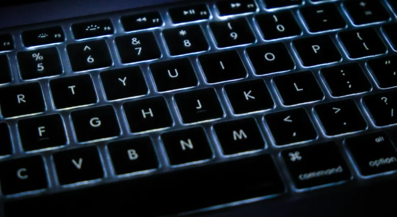 0-black-and-gray-computer-keyboard-il1qsqemnbo